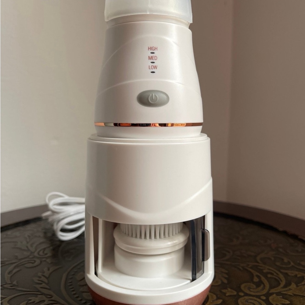 Conair Sonic Facial Brush (UV sterilizer) - Picture 2 of 7